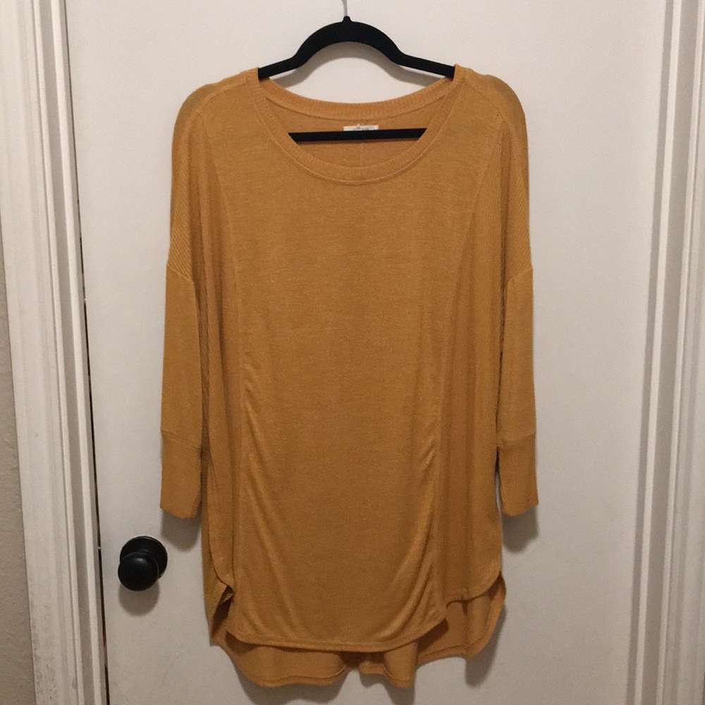 Sweater with 3/4 sleeves